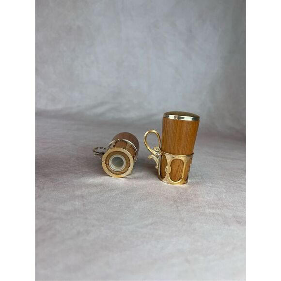 Vintage Alabama Salt and Pepper Shakers - Picture 5 of 5